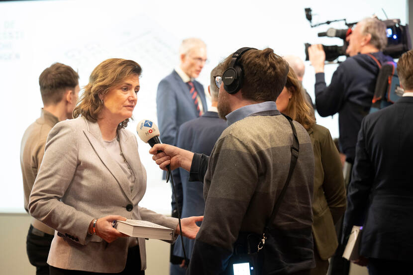 Persconferentie Staatscommissie Demografische Ontwikkelingen 2050 in Nieuwspoort op 15 januari 2024